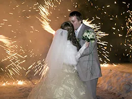 Фейерверк шоу на свадьбу — Оренбург Организуем пиротехническое шоу на свадьбу. Проведение свадебных фейерверков - выполним работу качественно, безопасно, недорого. Имеется лицензия на организацию пиротехнического шоу.&nbsp;Предоставьте все хлопоты по организации свадебного фейерверка профессионалам — Оренбург! организация и проведение фейерверк шоу от магазина пиротехники   — Оренбург