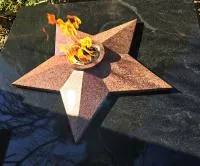 Звезда из красного гранита (518204) монтаж комплект горелка ГВД 379 10 89 00 ПС вечный огонь ø 1000 мм. монолит - массив  в Оренбурге